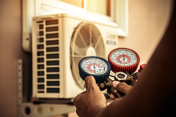 Professional Hvac technician working in Ijamsville, MD